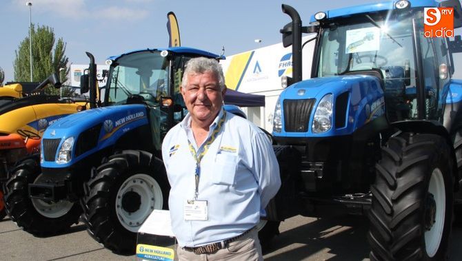 José Antonio Hernández, gerente de FHASA, en el stand de Salamaq