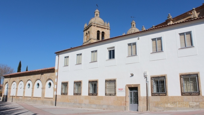 Centro de Cáritas junto a la Iglesia del Arrabal
