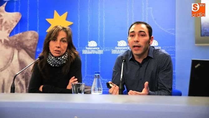 Jorge García, a la derecha, en la presentación de su primer libro en el Liceo