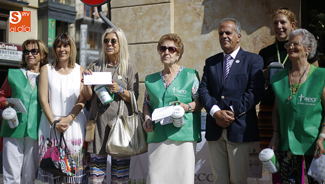 Entrega del cheque de la Diputación en la plaza del Corrillo / Foto de Alejandro López