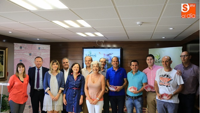 Premiados con sus trofeos. Fotos: Alberto Martín
