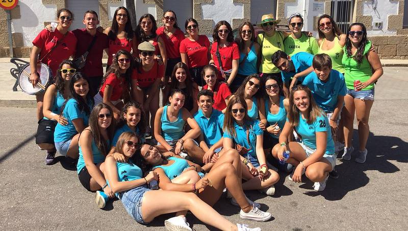 Las chicas de Barruecopardo se dejan notar durante el pasacalles matutino