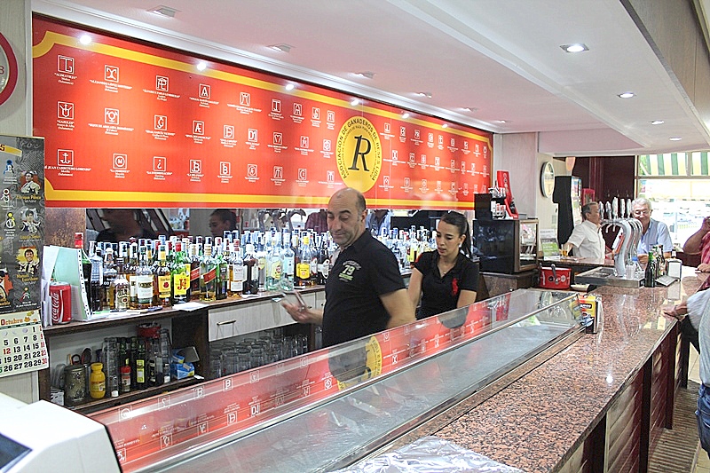 Preparando para la salida de los toros en la primera tarde de ferias de La Glorieta