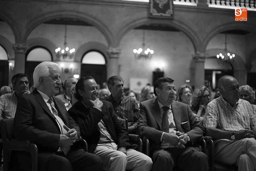 El Casino nombra socios de honor a Jumillano, El Viti y Capea. Foto: Alejandro López