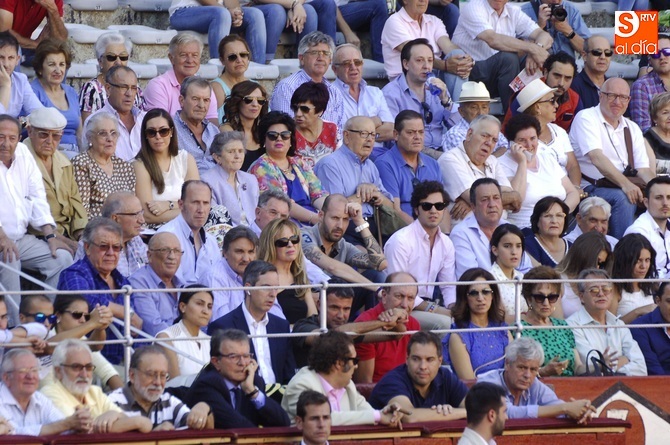 Poco público para ver a los novilleros de la tierra
