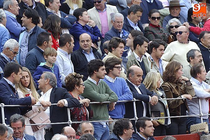 Con las figuras llegó el color a los tendidos