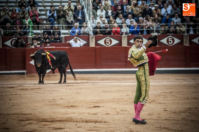 Brindis al público de Perera. Foto: Adrián Martín