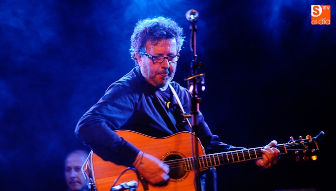 El cantautor Fernando Maés