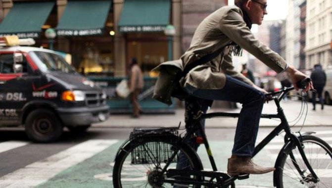 La bicicleta es hasta 25 veces más eficiente en términos económicos que el automóvil a la hora de transformar energía en movimiento