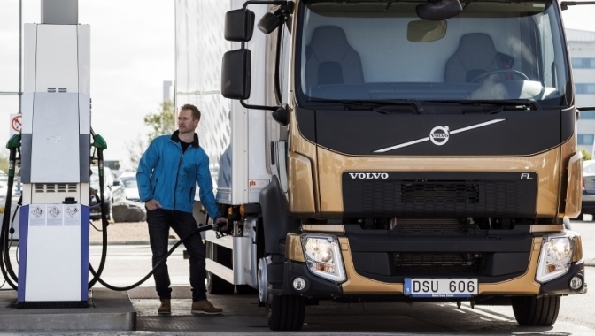 Portugal baja el precio del combustible en La Raya para que sus transportistas no reposten en...