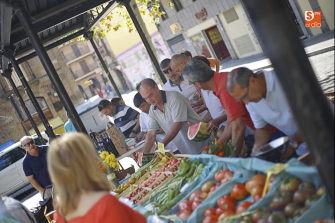 Puestos de productos ecológicos en la plaza de San Justo / Foto de Alejandro López