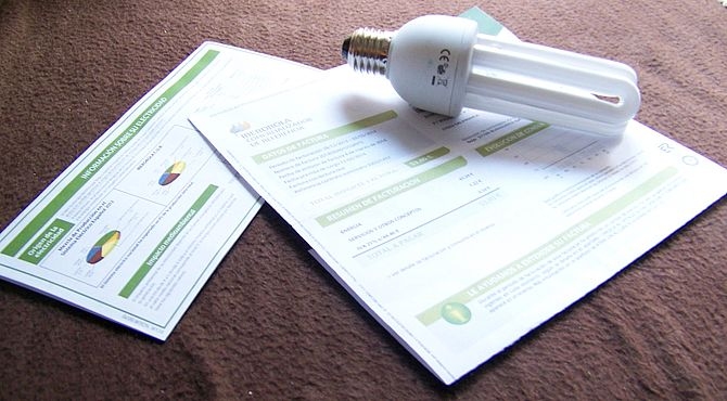 La factura de la luz para los consumidores domésticos baja un 15% en lo que va de año  