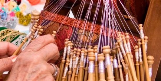 Las asociaciones de vecinos del Barrio Antiguo ofrecen diferentes talleres