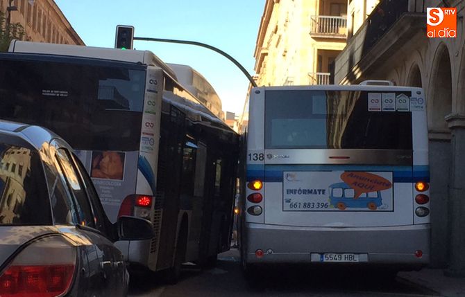 Colisión entre dos autobuses urbanos en la Gran Vía