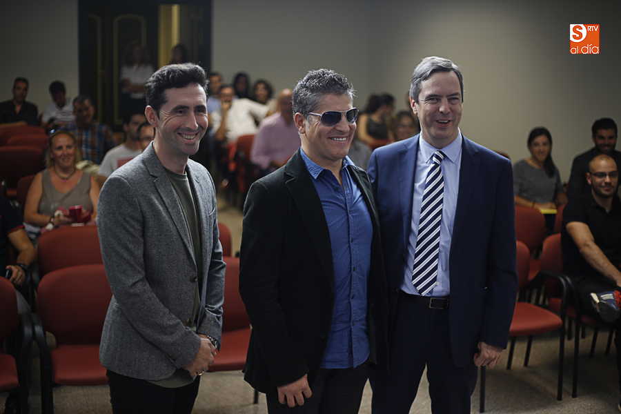 Joseba Beloki, Serafín Zubiri y Enrique Sánchez-Guijo, en la Sala de la Palabra (Foto de Álex López)