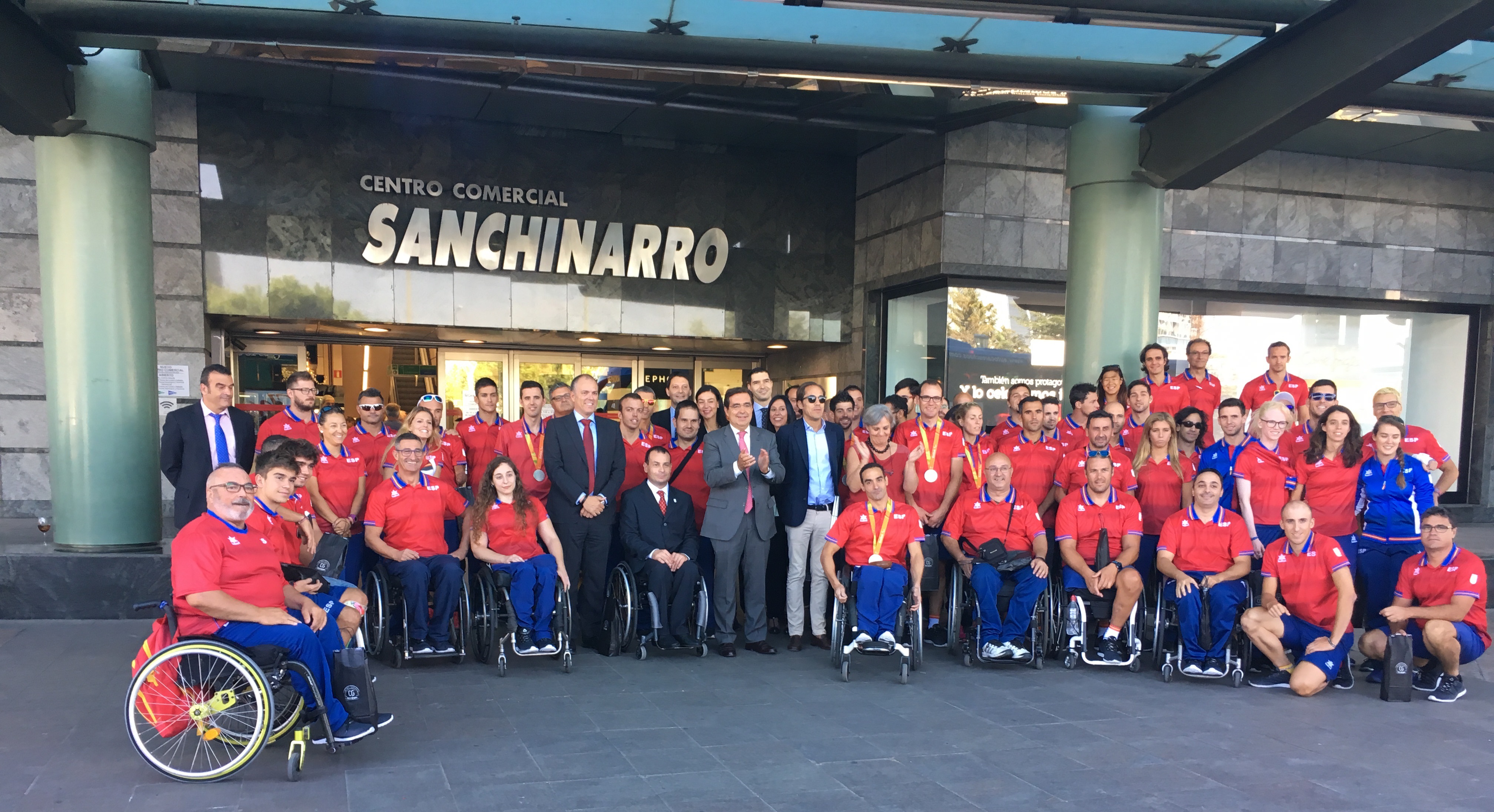 La representación del equipo español en el acto