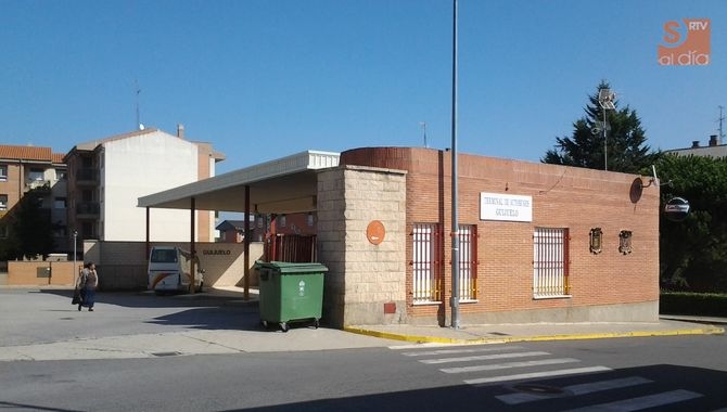 Las becas aportarán el 50 % del coste de los abonos de autobús para estudiantes