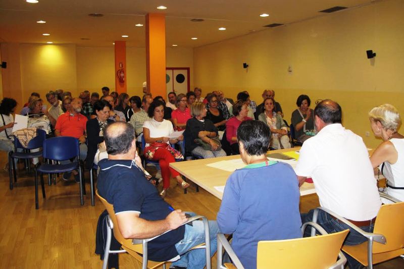 Un momento de la asamblea de socios de Villares paso a paso