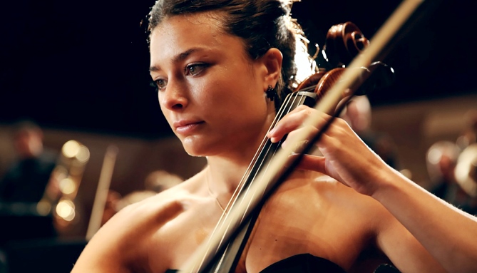 Charlie Chan Dagelete, protagonista de Hold on