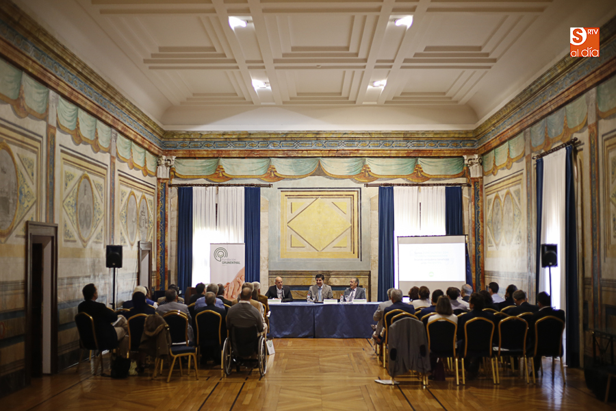 Lección inaugural del experto reumatólogo del Hospital del Mar (Barcelona) Jordi Monfort / Foto de Alejandro López