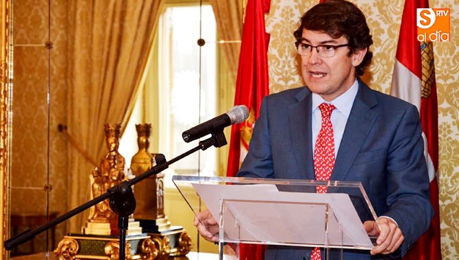 Alfonso Fernández Mañueco, en una rueda de prensa