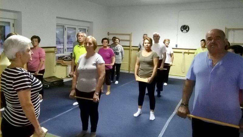 En Cipérez recobran el camino hacia el equilibrio con un taller de yoga  