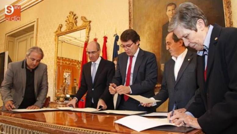 Ayuntamiento, Diputación, Cruz Roja, Cáritas y ACCEM firmaron en septiembre de 2015 un acuerdo para facilitar la agogida de refugiados