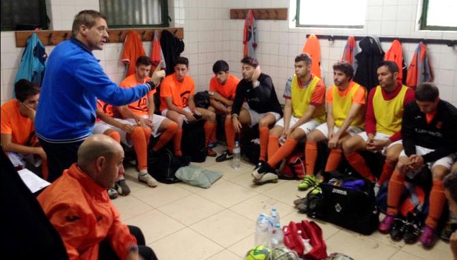 Situación delicada para el equipo de Sátur López que lleva tres derrotas seguidas / Foto @INFOCDCarbajosa