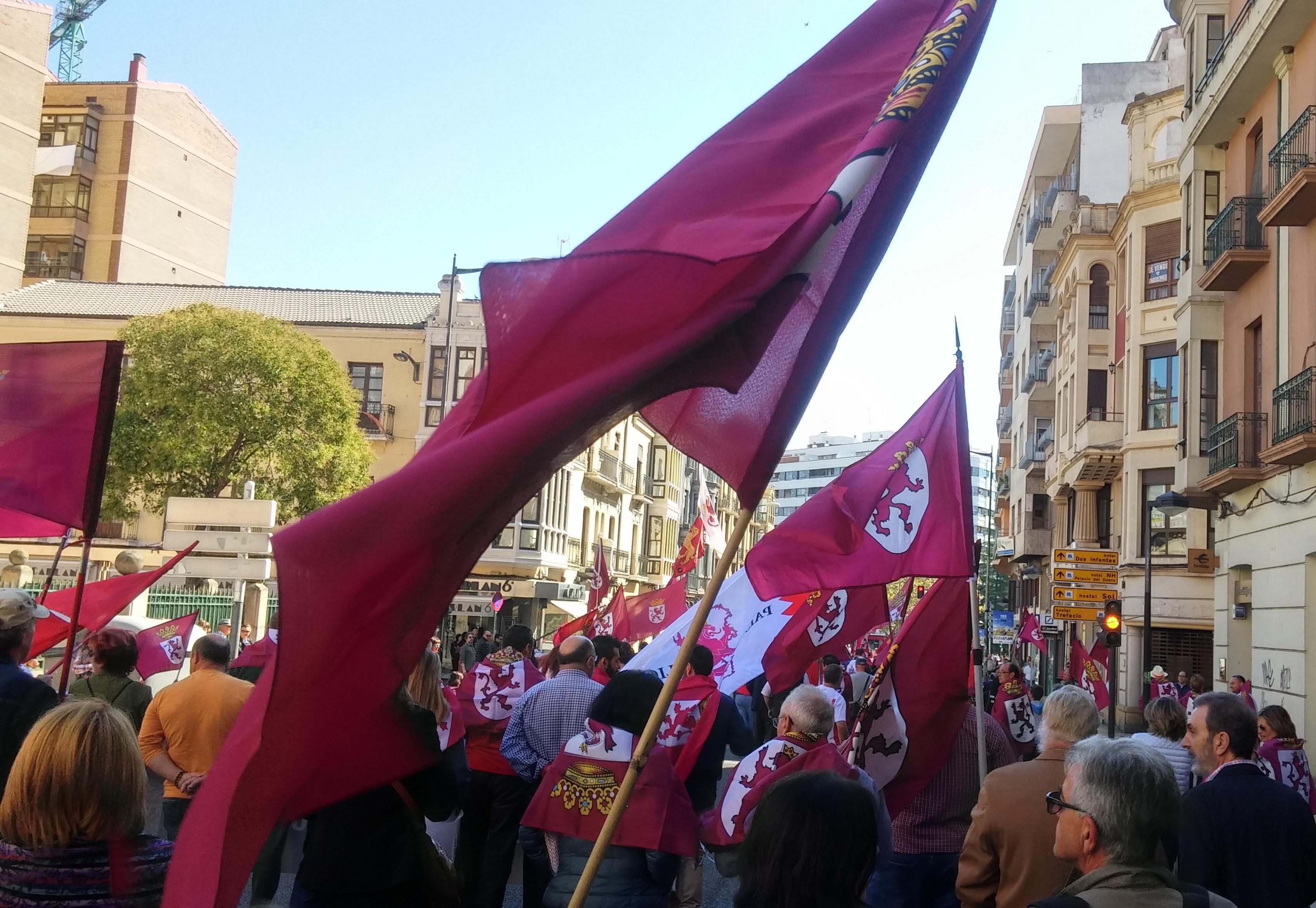 Foto 3 - Más de 1.000 personas se manifiestan en Zamora por la Región Leonesa  