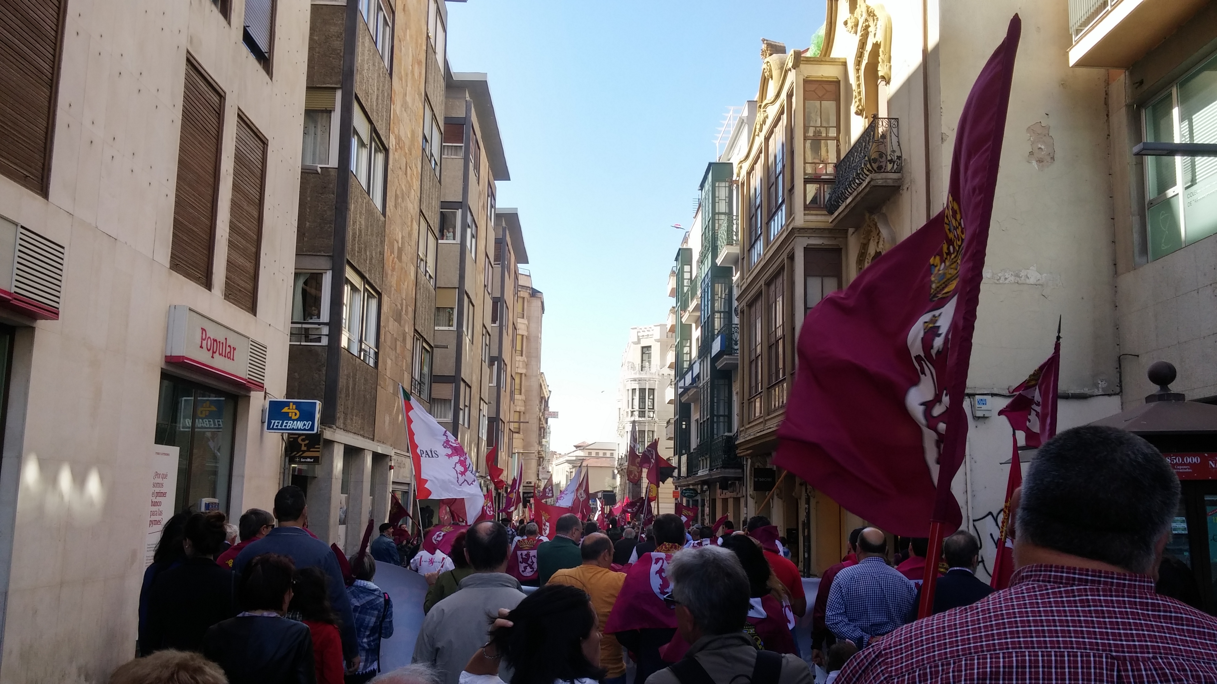 Foto 2 - Más de 1.000 personas se manifiestan en Zamora por la Región Leonesa  