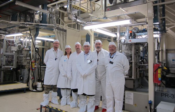 El presidente de Melilla conoce las instalaciones de la fábrica de Juzbado