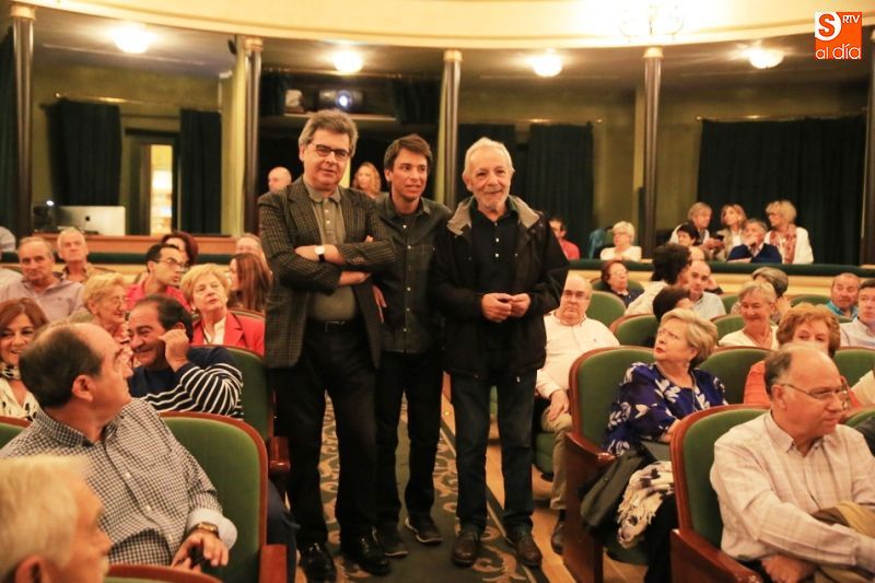 José Luis Gómez, en el centro, es el protagonista de la película