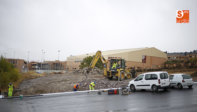 Trabajos en el solar que se transformará en aparcamiento / Foto de Alejandro López