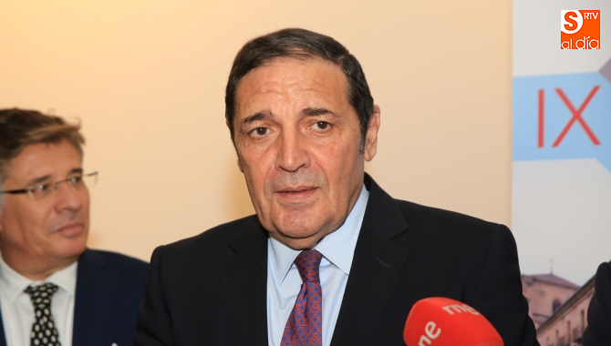 El consejero de Sanidad, Antonio María Sáez, en Fonseca / Foto de Alberto Martín