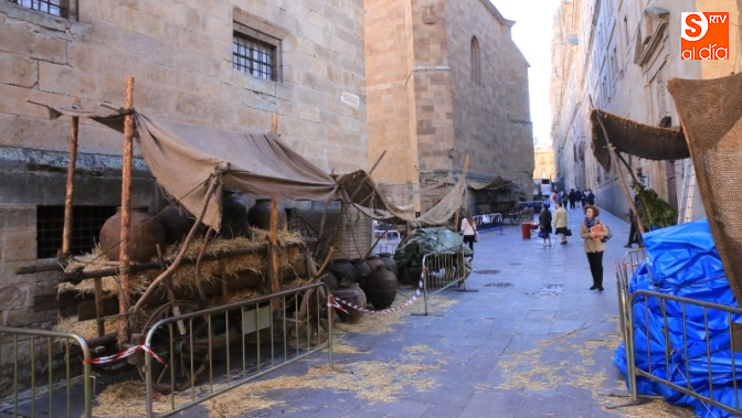 Calle Compañía, con objetos de otros tiempos / Foto de Alberto Martín