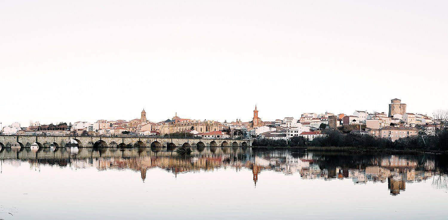 De tu morada, la luz