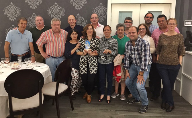 Representantes del Ayuntamiento junto a los ganadores del concurso