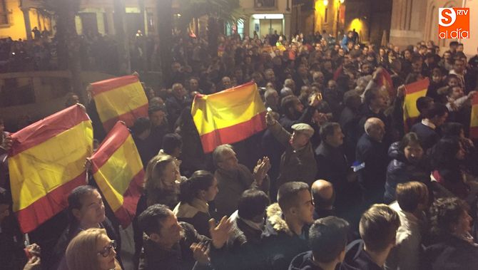 Continuos incidentes entre partidarios y detractores durante el pregón de Sor Lucía Caram  