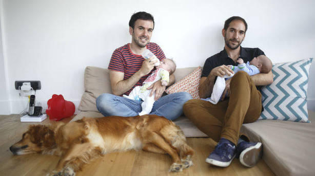 Xabier y Urko, mucho más que un vientre de alquiler  