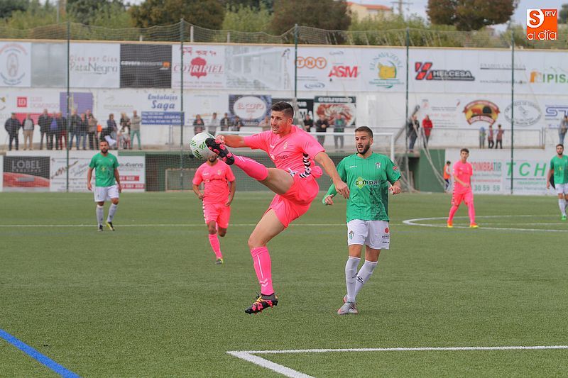 Un momento del partido en el Municipal de Guijuelo