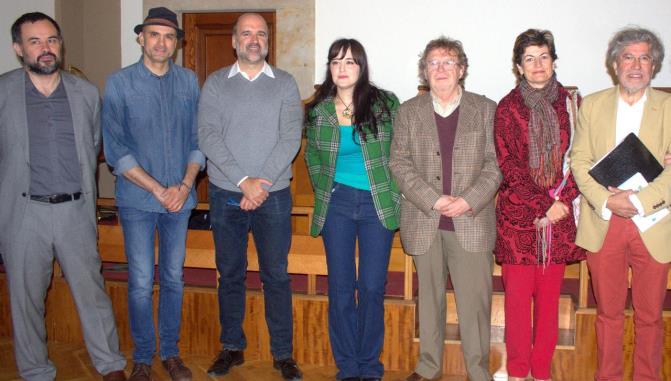 Mª Ángeles Pérez López con los poetas que presentó el año pasado