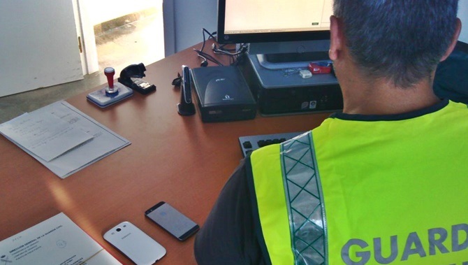 Los arrestados vendía los móviles en el mercado de segunda mano