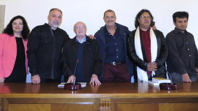 Francisca Noguerol, coordinadora del recital, junto a los poetas participantes