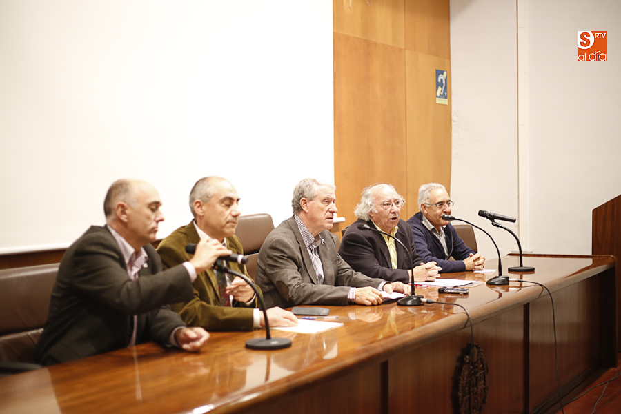 Jesús Málaga, Valentín Cabero, Pablo de la Cruz, Miguel Ángel Cabo y Marcelino Flórez, ponentes del acto / Foto de Alejandro López