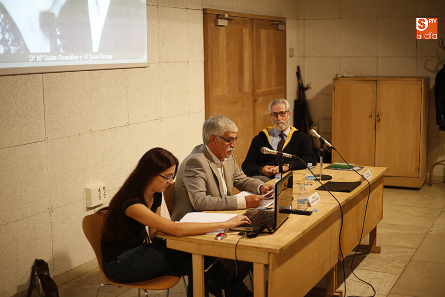 Conferencia de Jesús Gómez Blázquez, catedrático de Literatura, en la Casa de las Conchas / Foto de Alejandro López