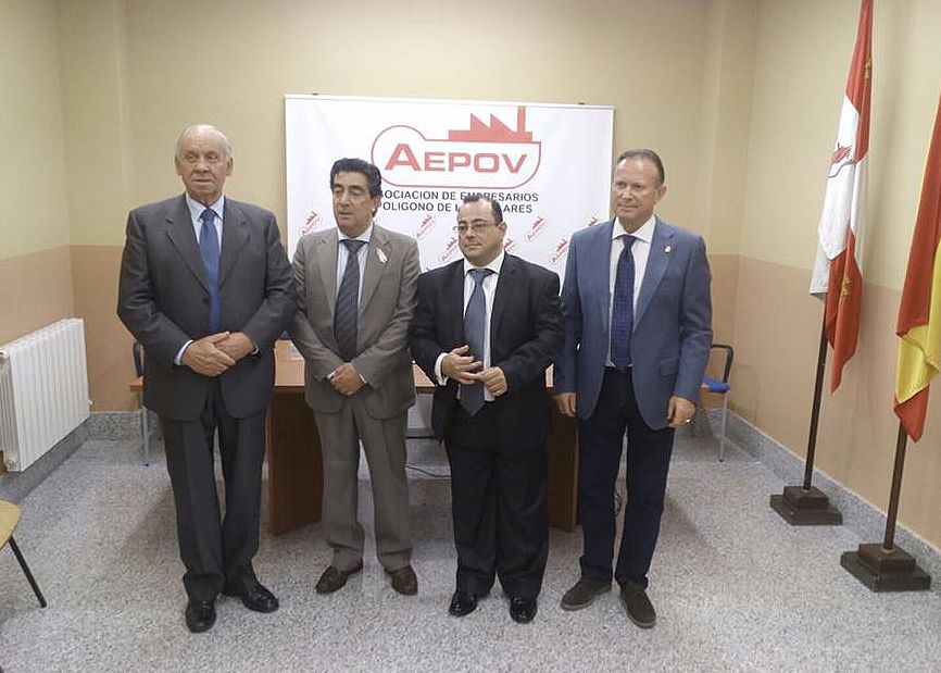 Presidente de AEPOV y Miembros de la Corporación Municipal de Villares en el acto inaugural