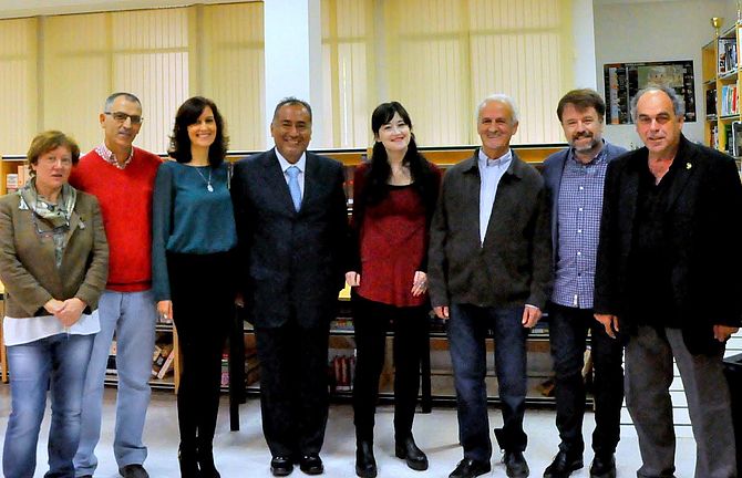 Los poetas invitados junto al director Francisco Sierra