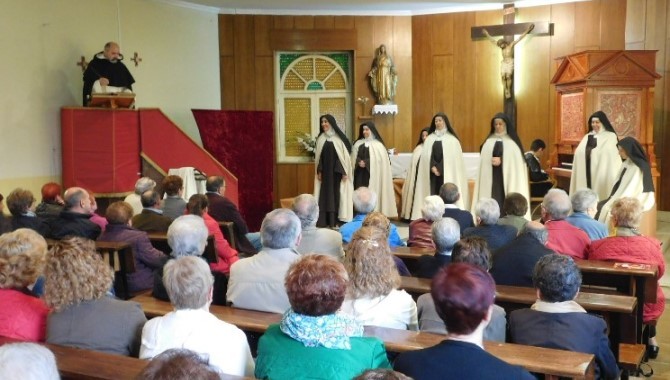 Actuación del grupo Lazarillo de Tormes en la iglesia de Chamberí