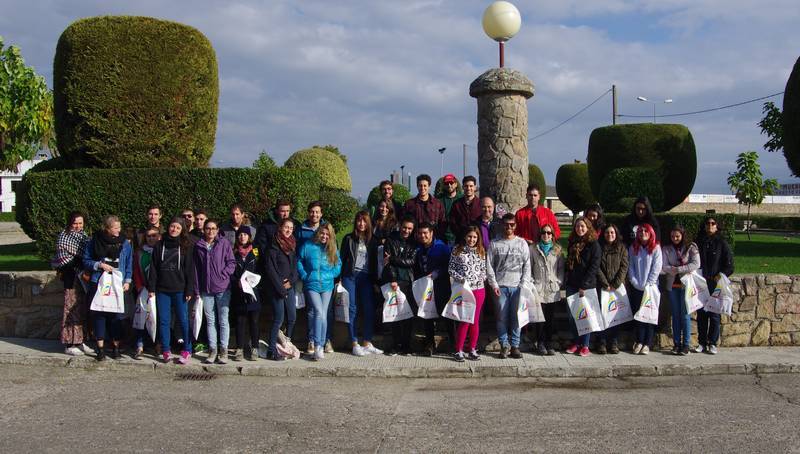 Adezos promociona el Oeste Salmantino entre los estudiantes de la Usal  