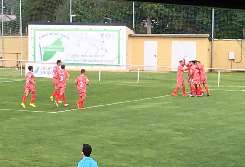 El CD Guijuelo celebra el primer tanto de Luque. Fotos: CD Guijuelo.